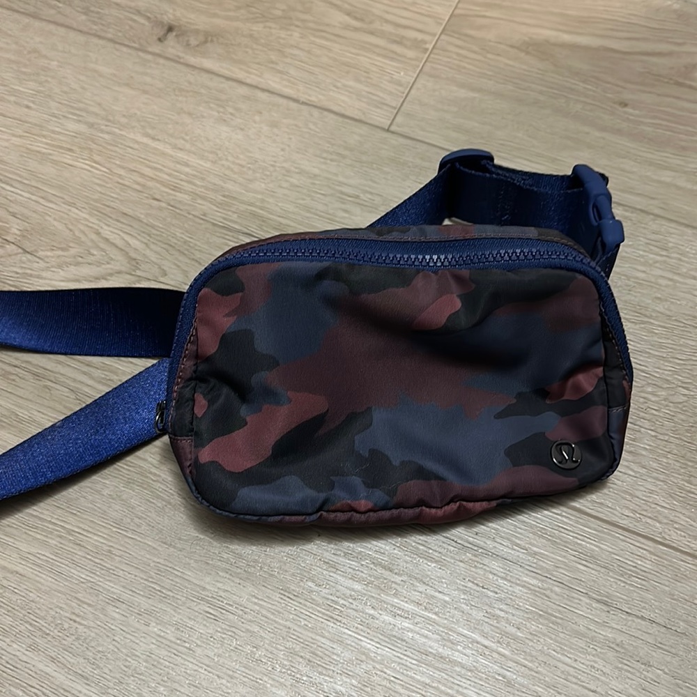 Lululemon belt bag